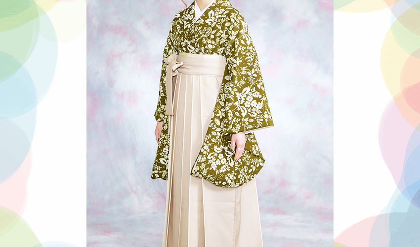女性袴コレクション11。ミントグリーン地に沢山の小さいお花柄の着物にベージュの袴のコーデ
